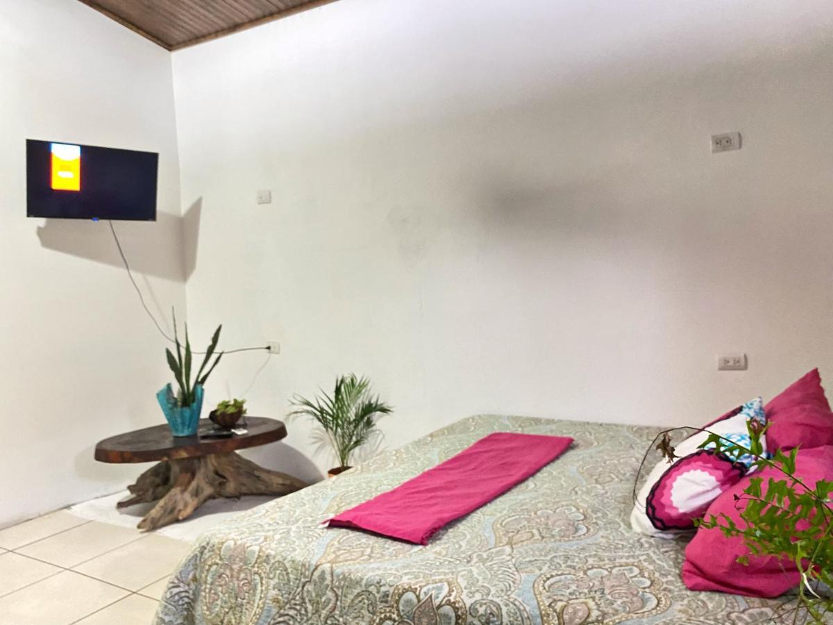 Passiflora'S Apartment Quepos Exterior photo